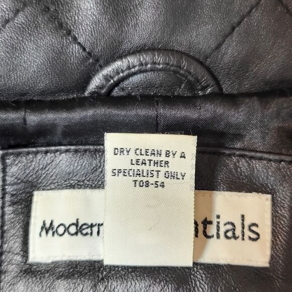 Modern Essentials Women's Black Leather Jacket - Picture 7 of 7